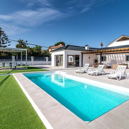 Palm Tree Villa - 5Bdr Paradise Pool / Chill Out Beds Torremolinos Exteriör bild