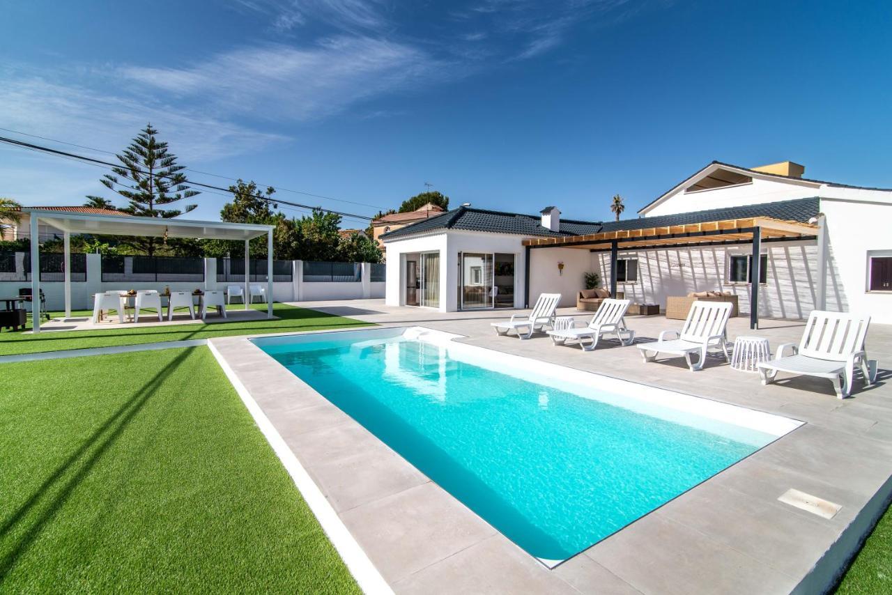 Palm Tree Villa - 5Bdr Paradise Pool / Chill Out Beds Torremolinos Exteriör bild