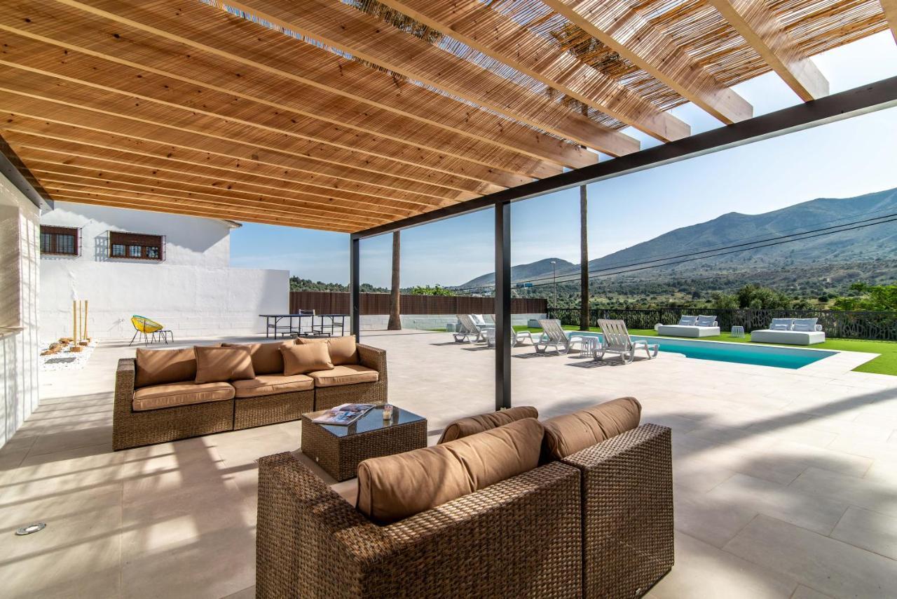 Palm Tree Villa - 5Bdr Paradise Pool / Chill Out Beds Torremolinos Exteriör bild