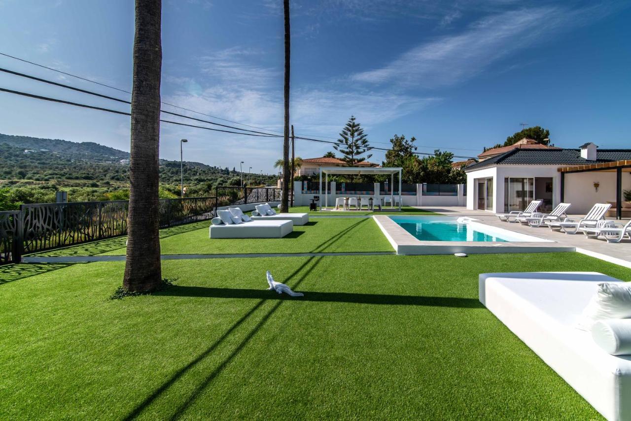 Palm Tree Villa - 5Bdr Paradise Pool / Chill Out Beds Torremolinos Exteriör bild