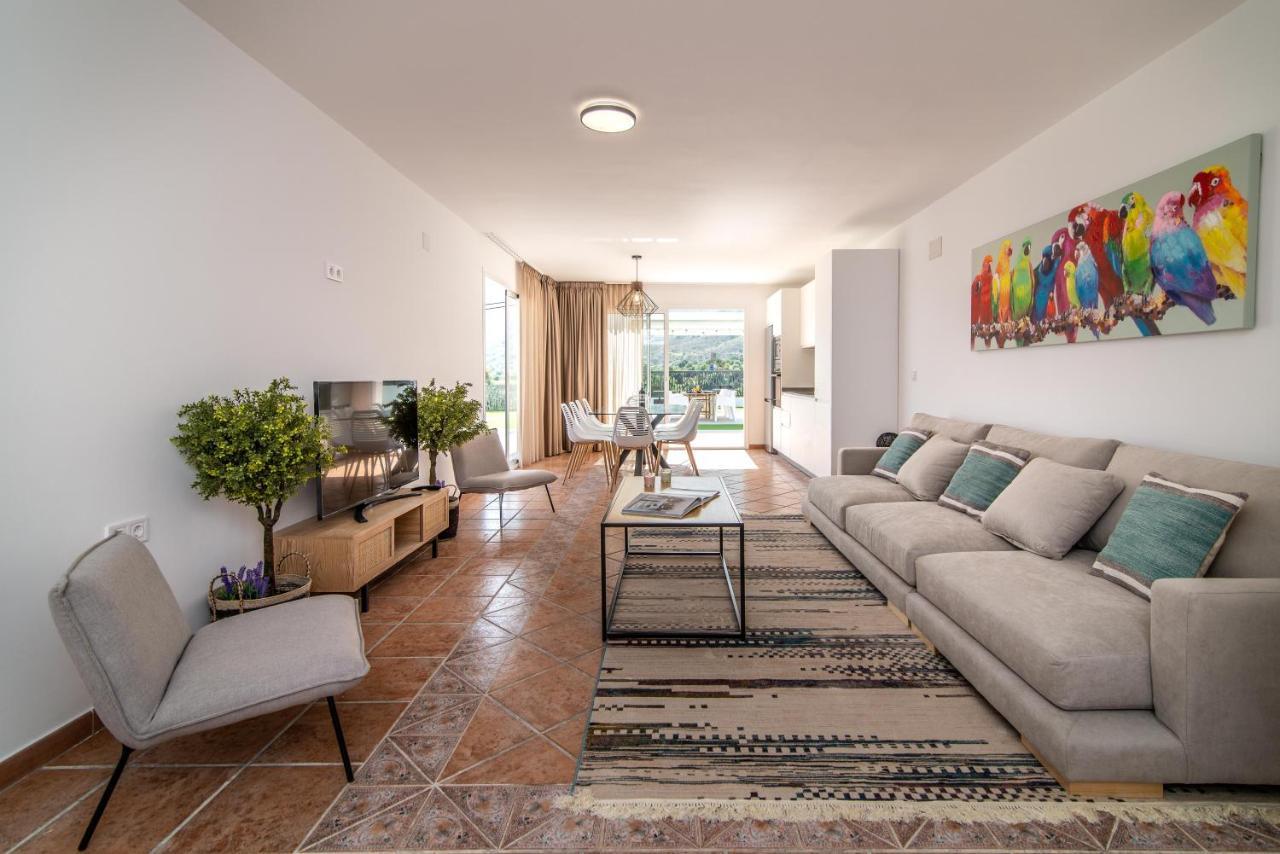 Palm Tree Villa - 5Bdr Paradise Pool / Chill Out Beds Torremolinos Exteriör bild