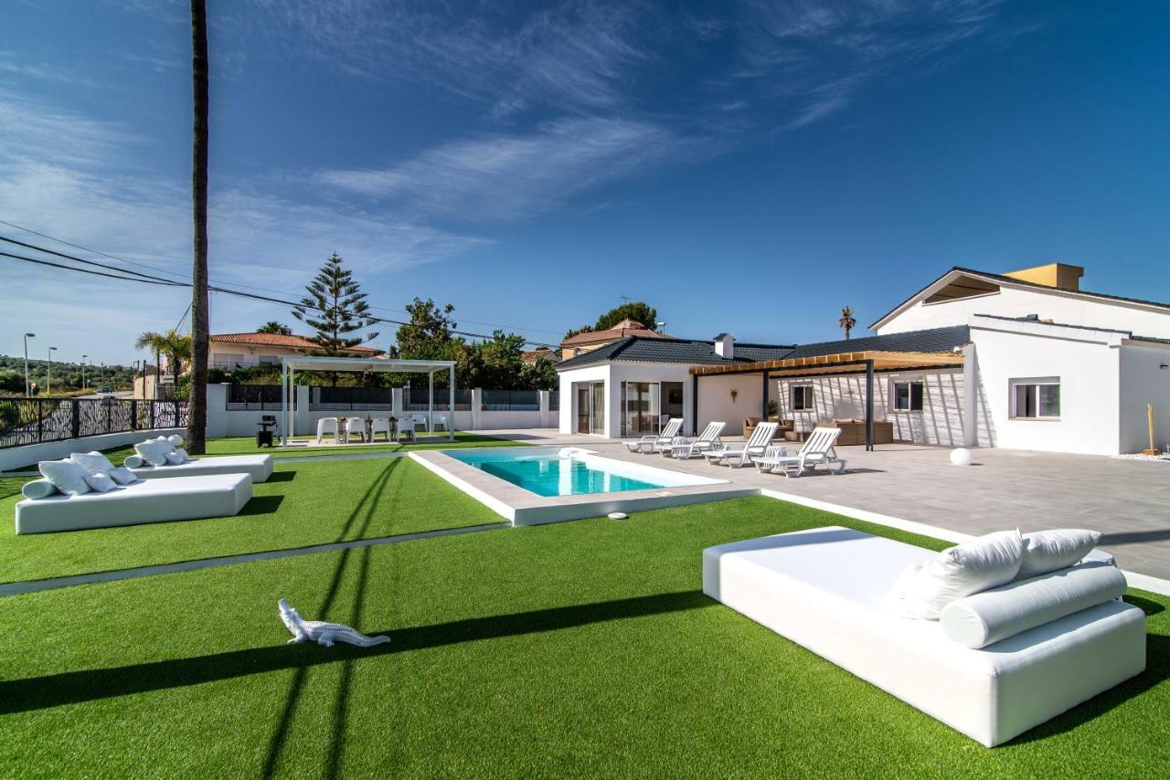 Palm Tree Villa - 5Bdr Paradise Pool / Chill Out Beds Torremolinos Exteriör bild