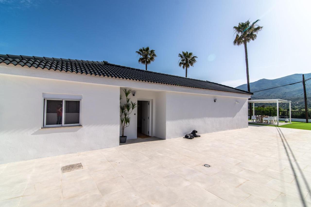 Palm Tree Villa - 5Bdr Paradise Pool / Chill Out Beds Torremolinos Exteriör bild